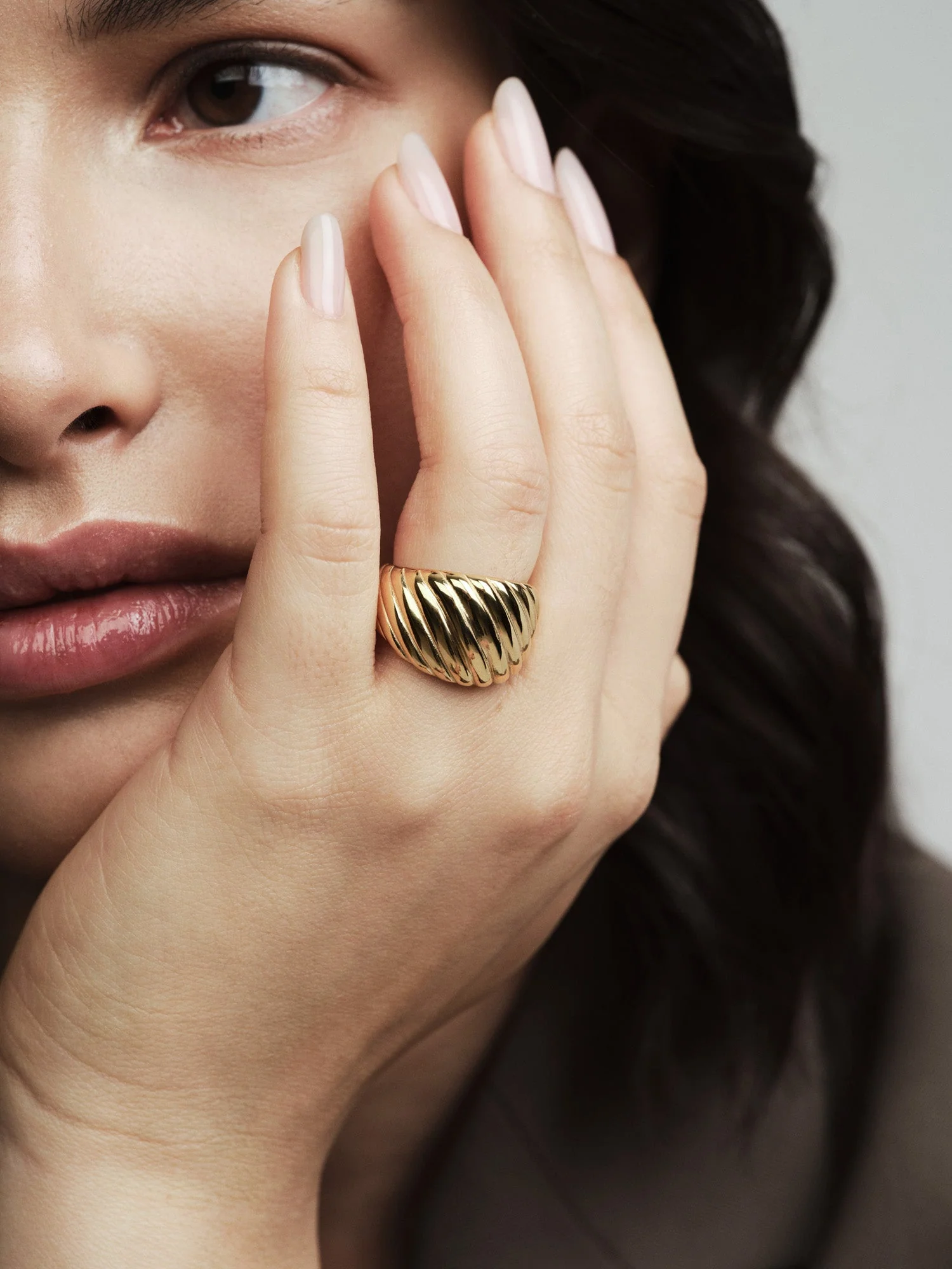 Curved Ribbed Ring - Image 3